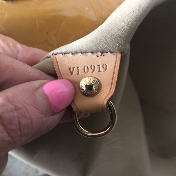 AUTHENTIC LOUIS VUITTON VERNIS BEDFORD HANDBAG #11453/ V10919 - Picture 17 of 17